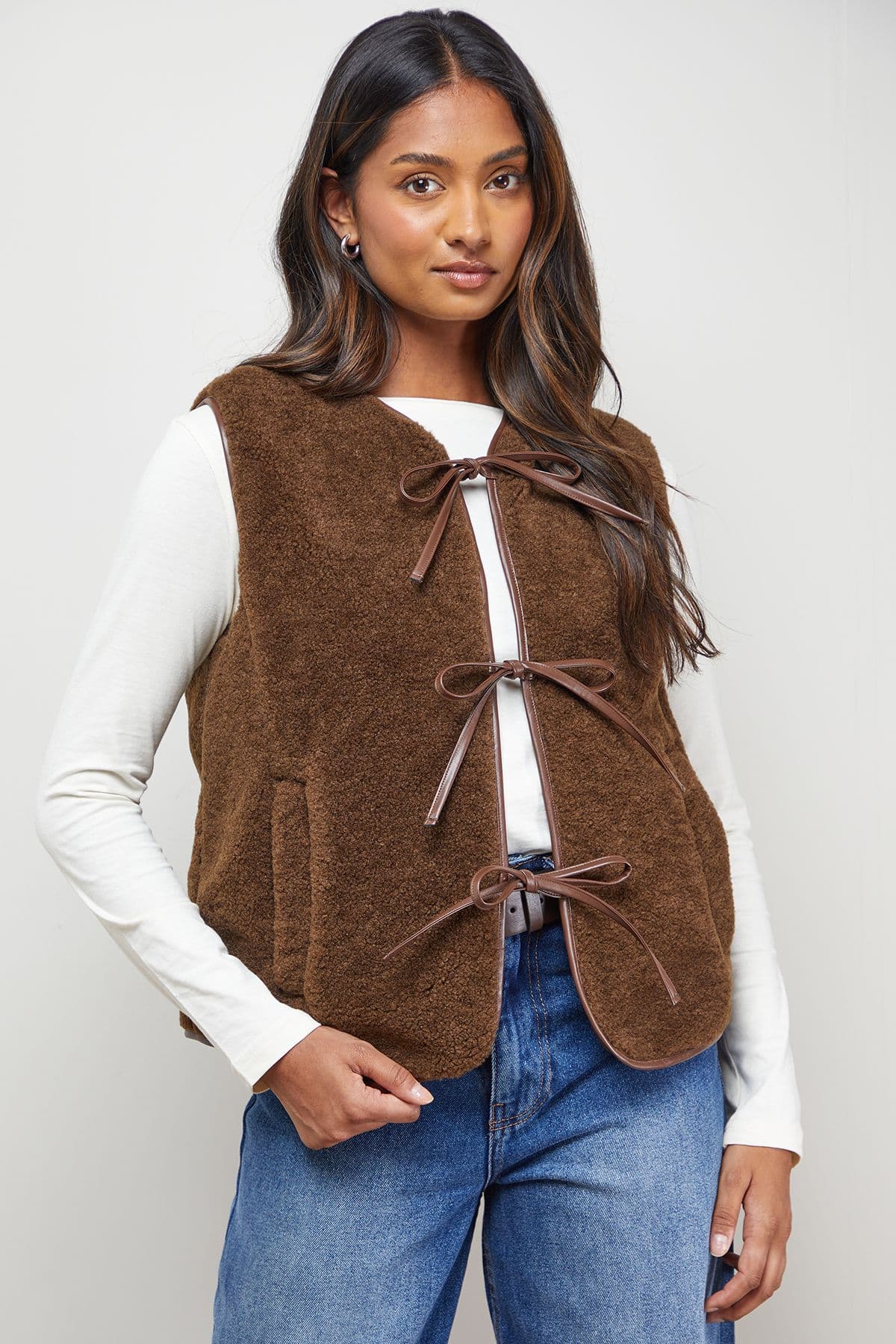 Oasis Women's Faux Fur Gilet With Pu Binding in Chocolate