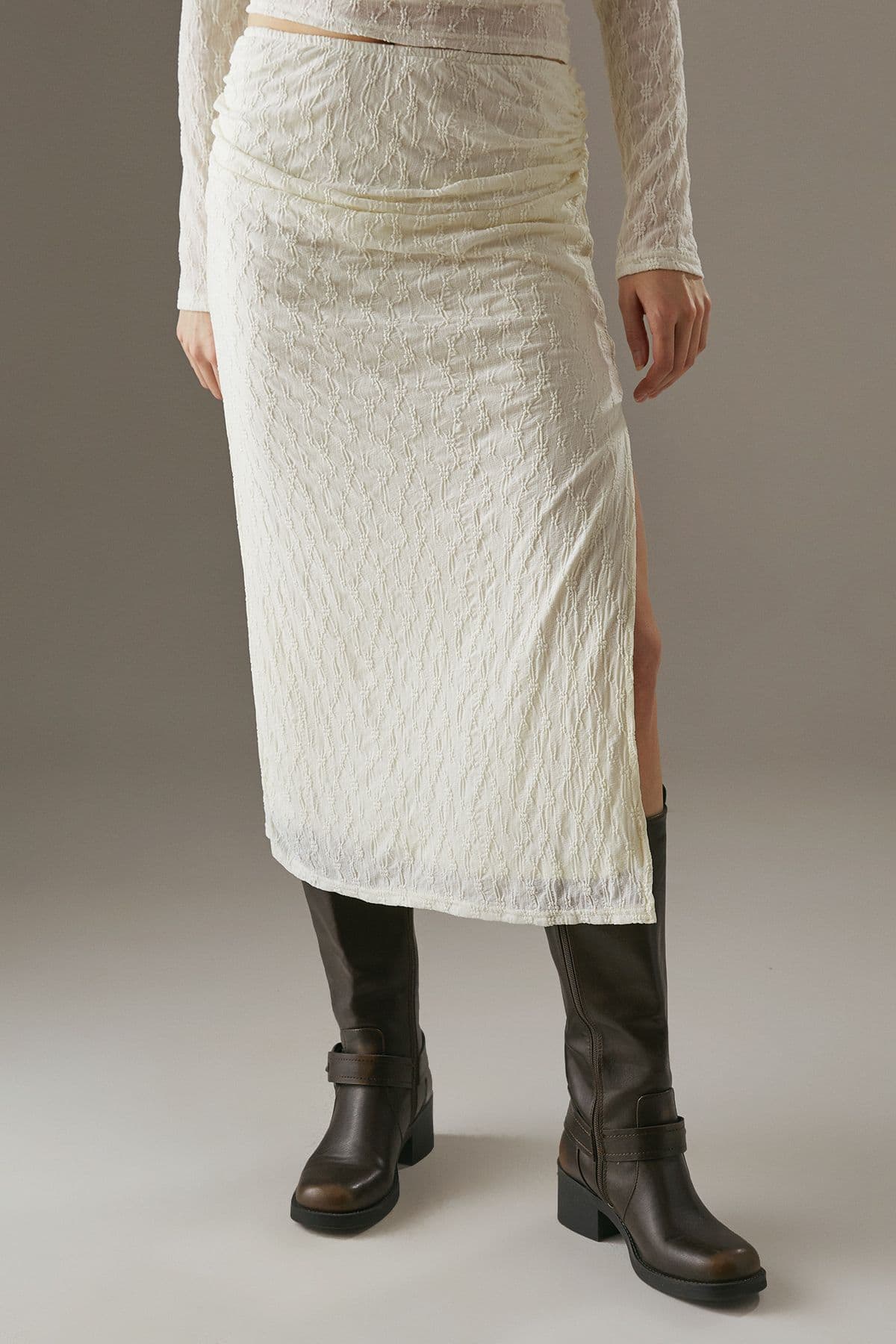 Warehouse Women's Lace Fitted Midaxi Skirt in Cream