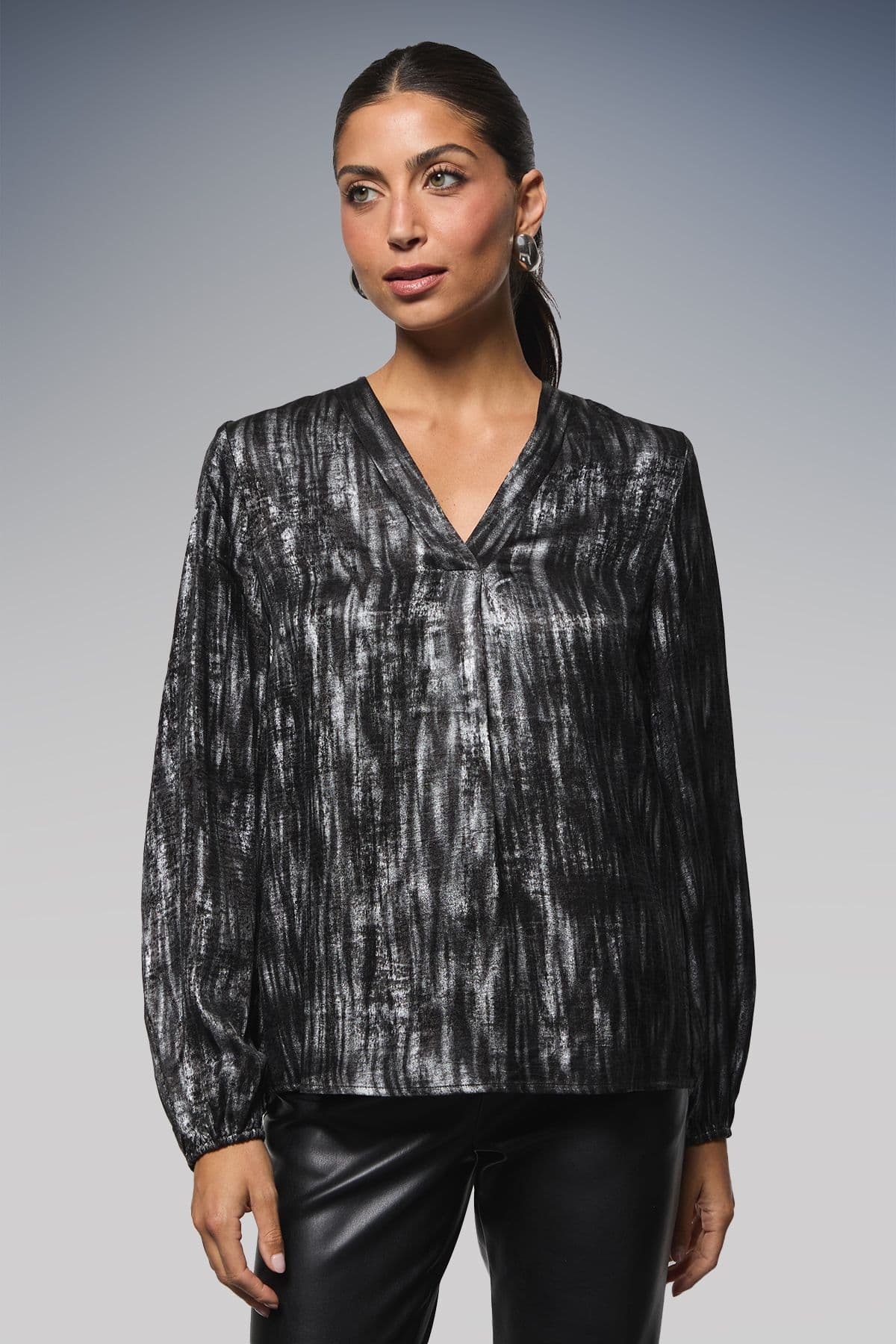 Wallis Women's Abstract Metallic Overhead Shirt in Black