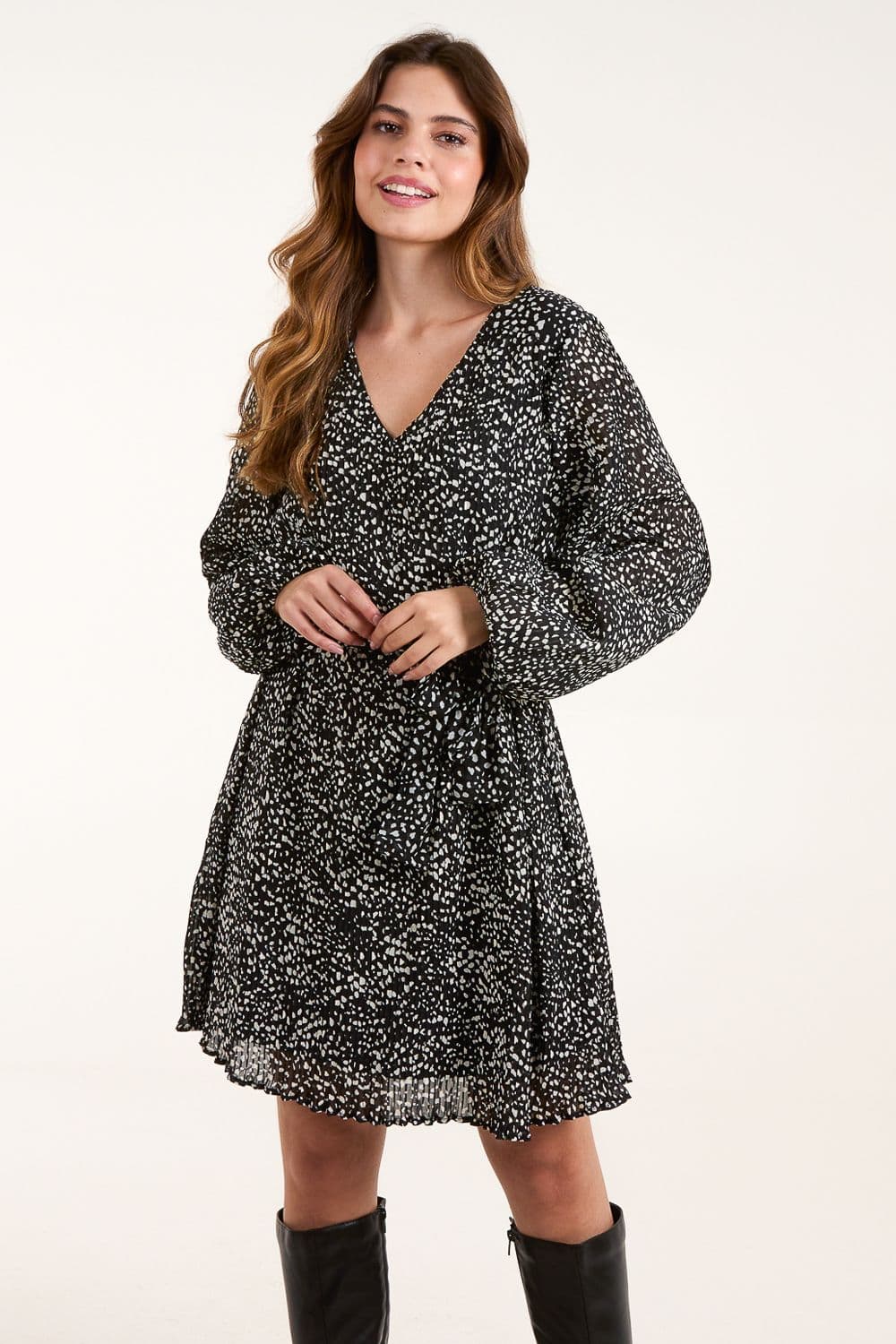 Blue Vanilla Women's Pleated Mini Dress With Belt in Black