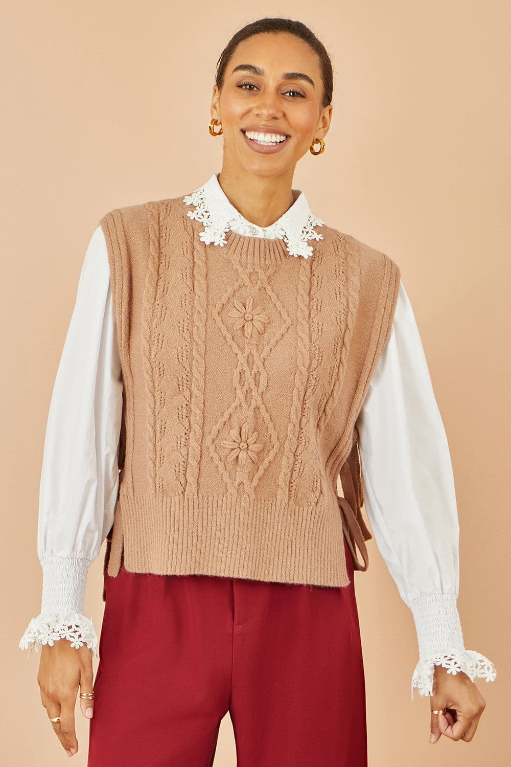 Yumi Women's Camel Flower Cable Knit Tie Side Pullover