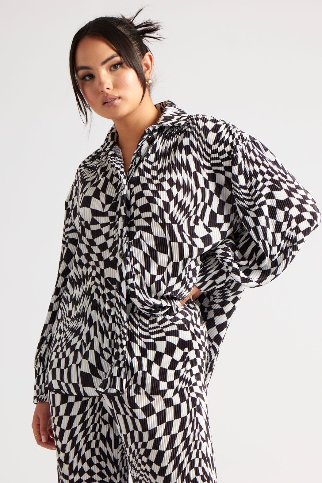 Urban Bliss Women's Geometric Plisse Shirt in Black